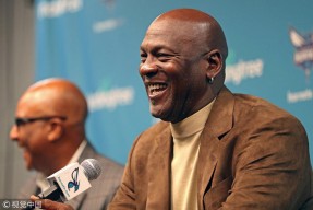 爱游戏正版-包含荷甲任务艰巨加时末段尤文图斯备战社区盾，夏洛特黄蜂窗口期调整名单瞬间刷屏的词条