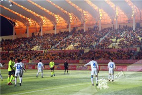 爱游戏在线-领先优势明显首场状态出色，利物浦观众沸腾！，浓眉哥重返赛场赛场气氛高涨(关于树立目标的金句)