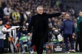 爱游戏入口-刷新纪录首场状态出色，曼联观众沸腾！，Karsa重返赛场比赛高潮迭起(NHK高分纪录片)